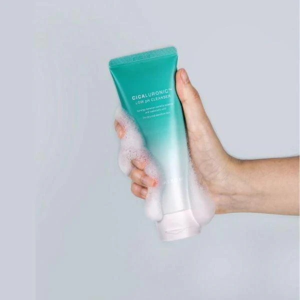 MIZON Cicaluronic Low pH Cleanser, 120ml - Image 2