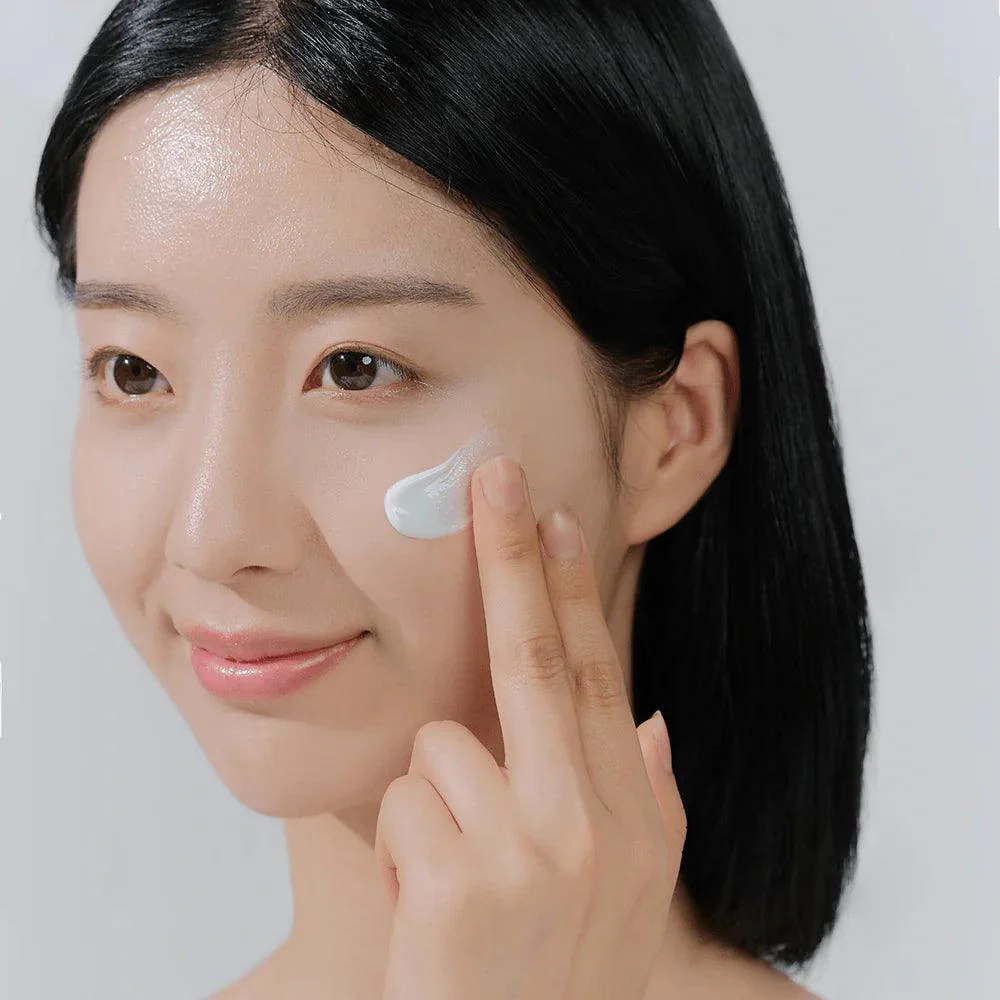 SKIN1004 Madagascar Centella Hyalu-Cica Water-Fit Sun Serum, SPF50+ PA++++, 50ml - Image 3